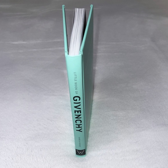 🩵Little Book Of Givenchy - Picture 8 of 8